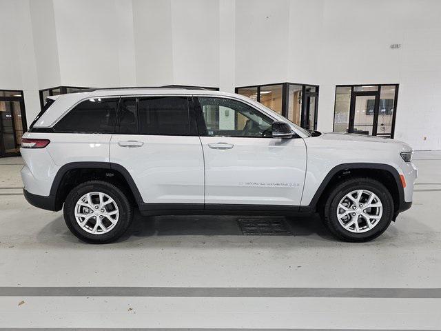 new 2024 Jeep Grand Cherokee car, priced at $50,985