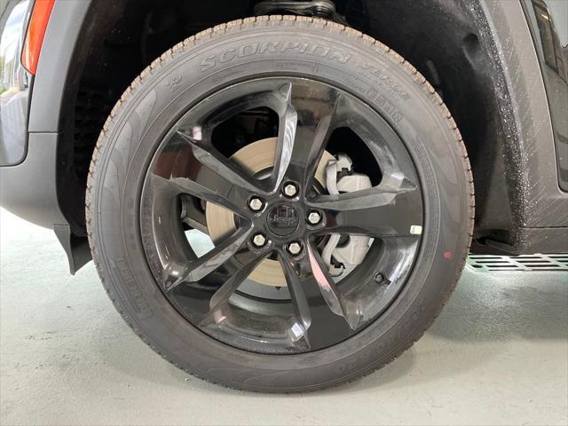new 2025 Jeep Grand Cherokee car, priced at $40,500