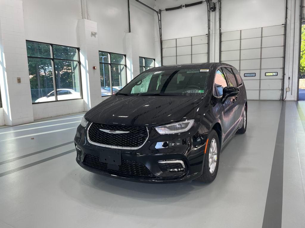 new 2025 Chrysler Pacifica car, priced at $36,243