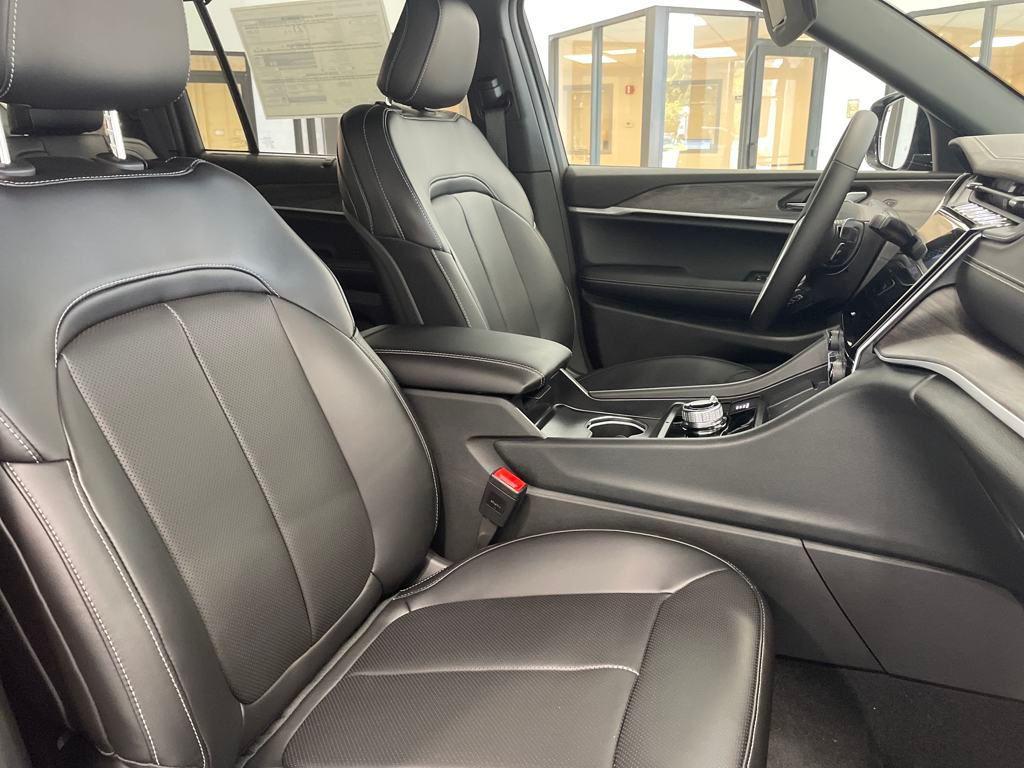 new 2025 Jeep Grand Cherokee L car, priced at $45,800