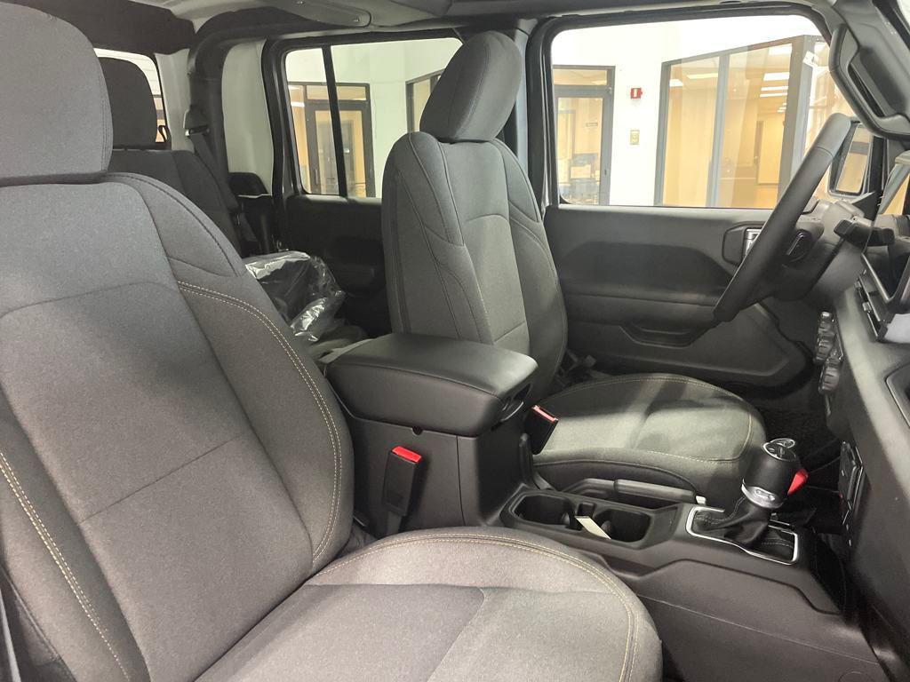 new 2025 Jeep Gladiator car, priced at $44,500