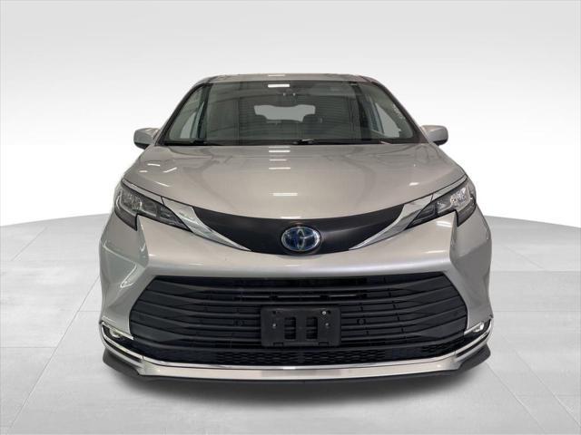 used 2023 Toyota Sienna car, priced at $39,620