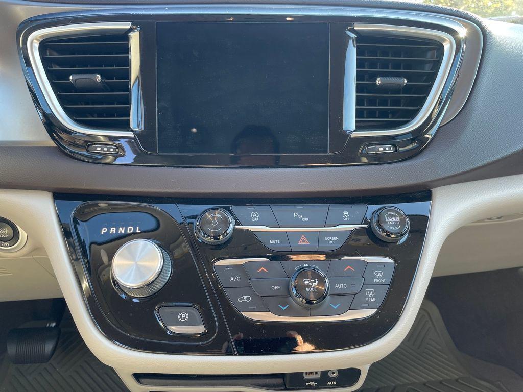 used 2018 Chrysler Pacifica car, priced at $15,872