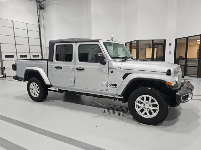 new 2023 Jeep Gladiator car, priced at $39,098