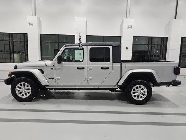 new 2023 Jeep Gladiator car, priced at $39,098