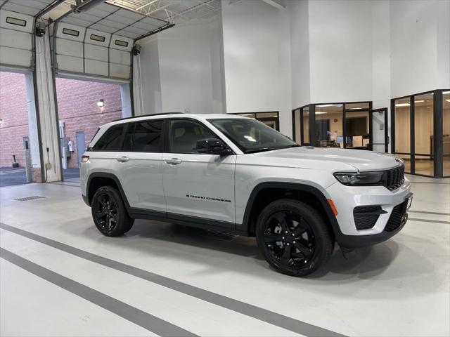 new 2025 Jeep Grand Cherokee car, priced at $49,170