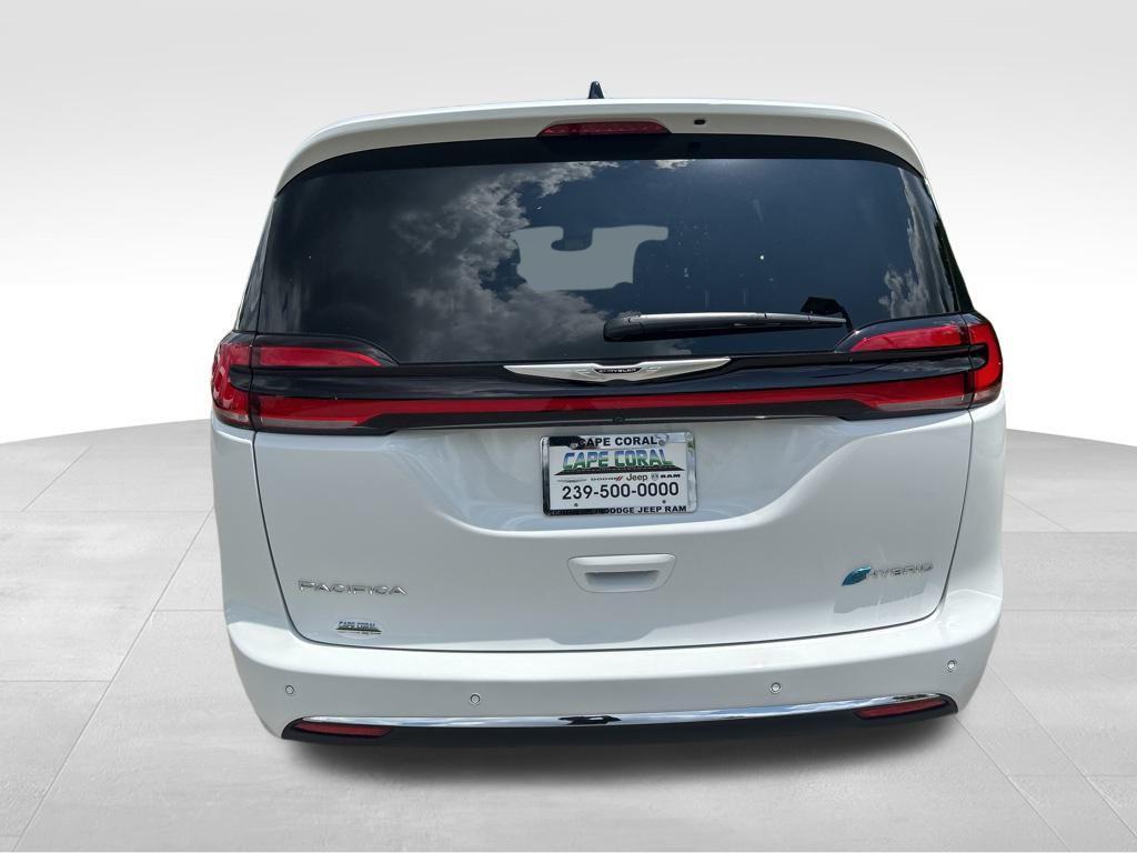new 2025 Chrysler Pacifica Hybrid car, priced at $36,604