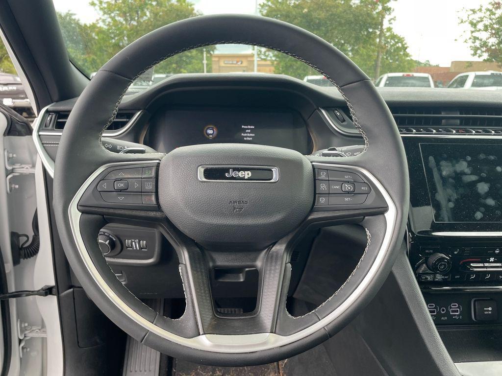 used 2025 Jeep Grand Cherokee car, priced at $39,800