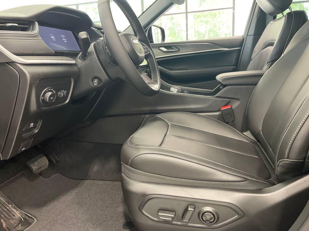 new 2025 Jeep Grand Cherokee car, priced at $44,106