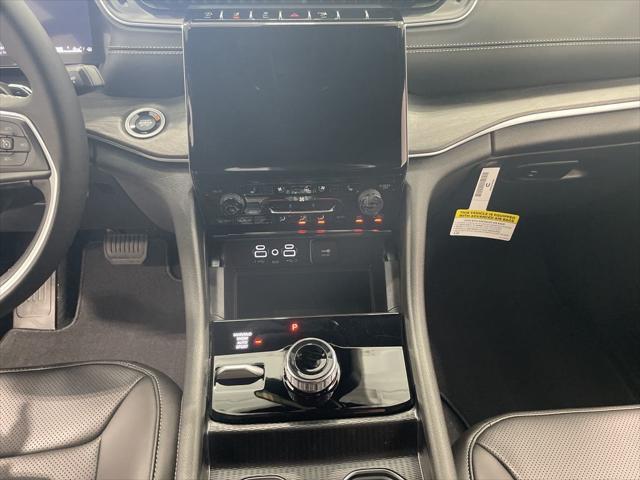 new 2025 Jeep Grand Cherokee car, priced at $54,041