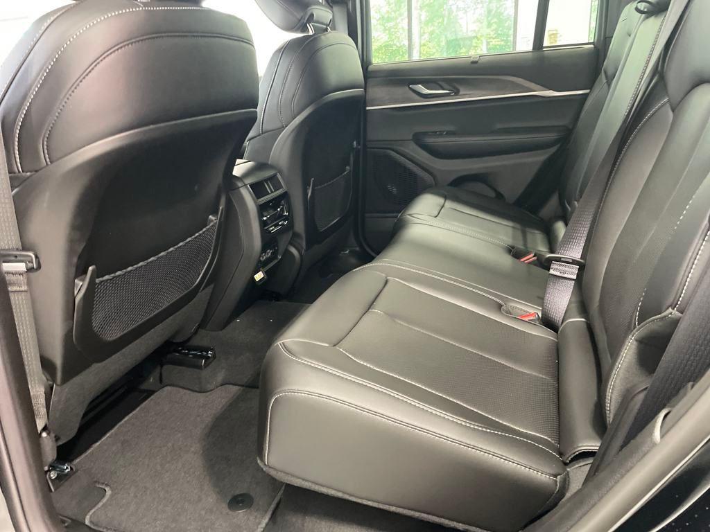 new 2025 Jeep Grand Cherokee car, priced at $44,106