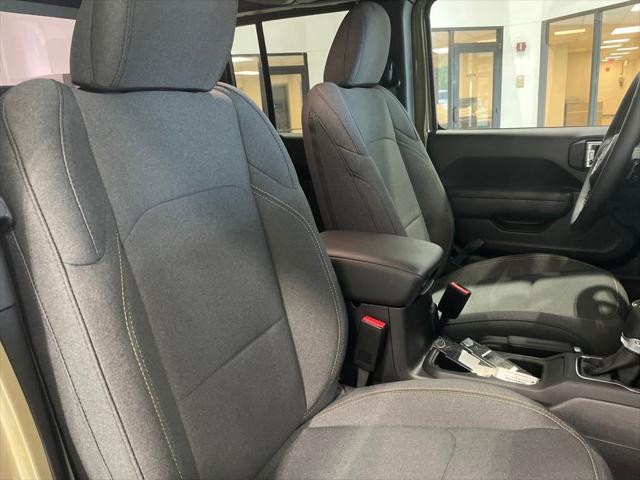 new 2025 Jeep Gladiator car, priced at $38,900