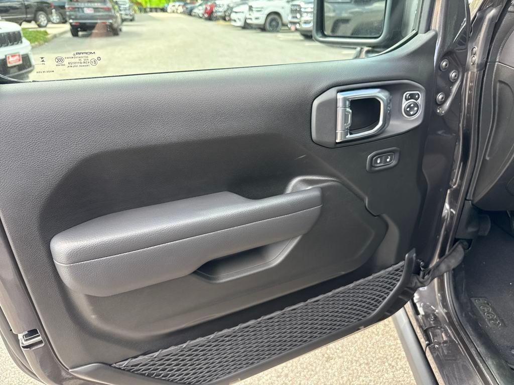 new 2025 Jeep Wrangler car, priced at $44,800