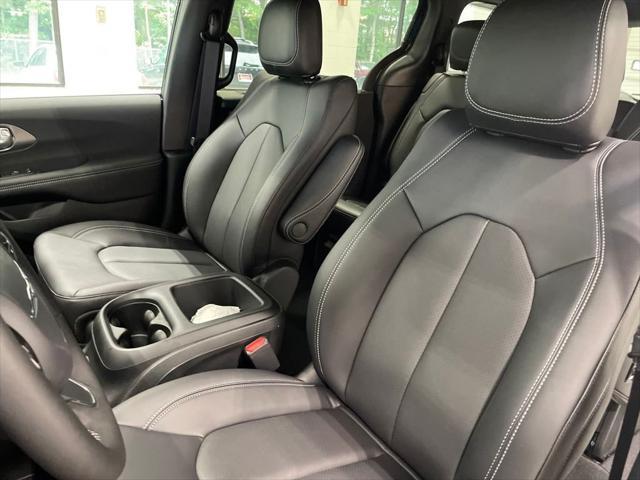 new 2025 Chrysler Pacifica car, priced at $37,850