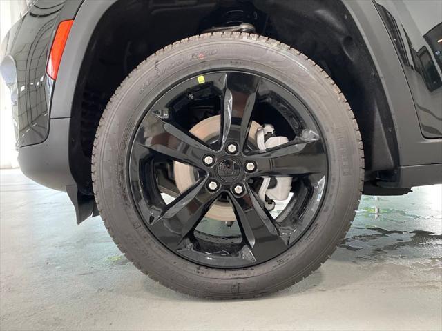 new 2025 Jeep Grand Cherokee car, priced at $41,900