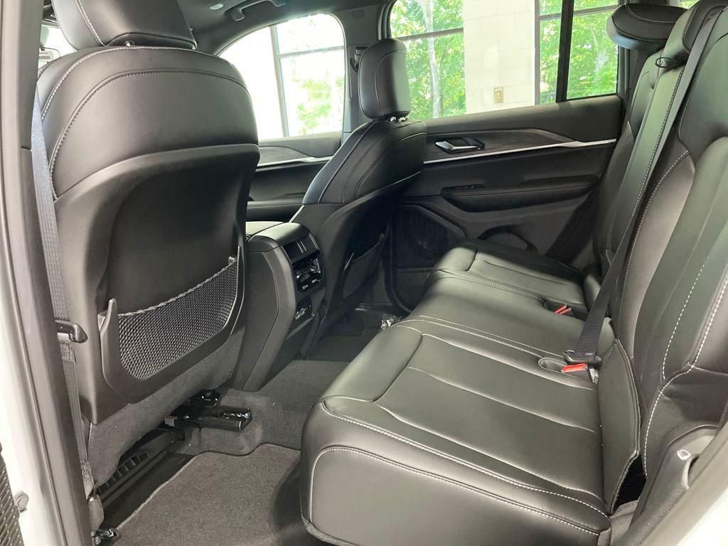 new 2025 Jeep Grand Cherokee car, priced at $39,850
