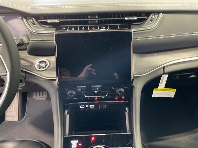 new 2025 Jeep Grand Cherokee car, priced at $39,800