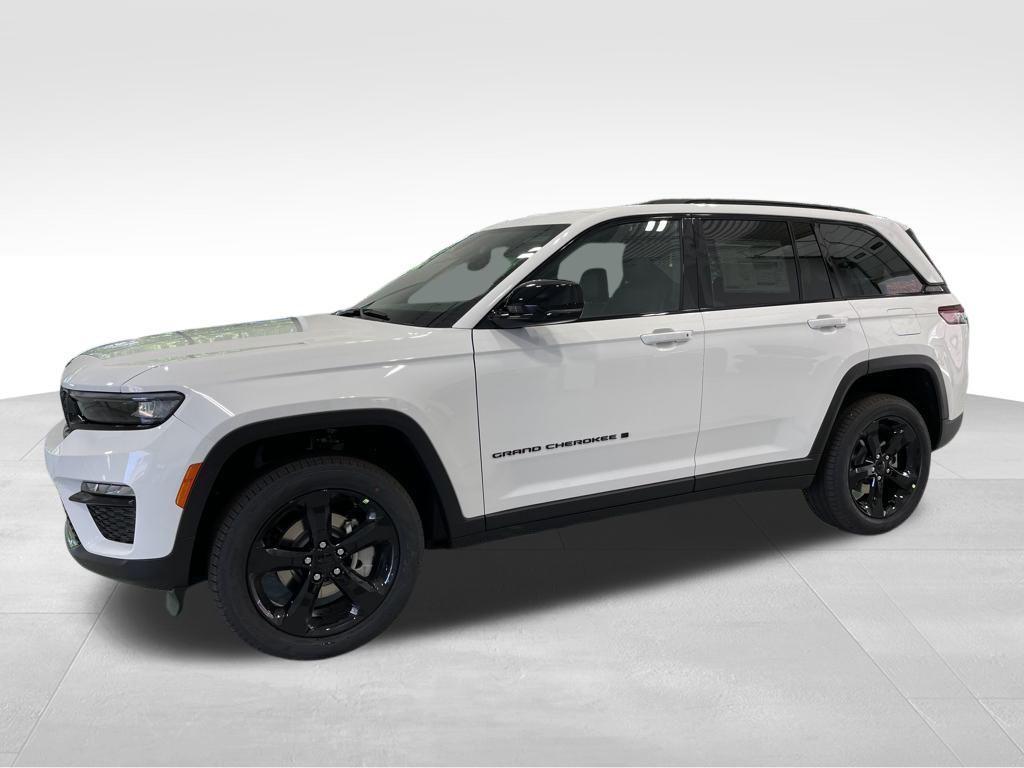 new 2025 Jeep Grand Cherokee car, priced at $38,750