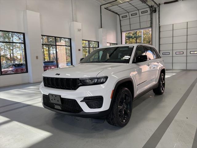 new 2025 Jeep Grand Cherokee car, priced at $36,950