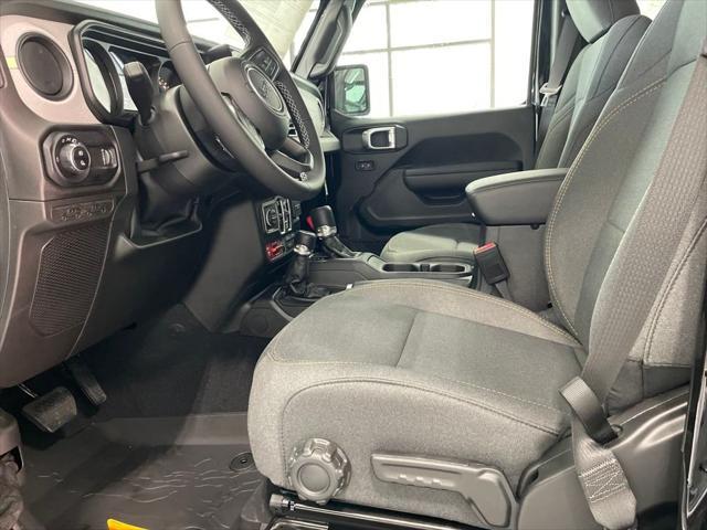 new 2025 Jeep Gladiator car, priced at $39,800