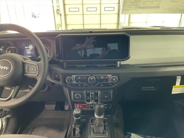 new 2025 Jeep Gladiator car, priced at $39,800
