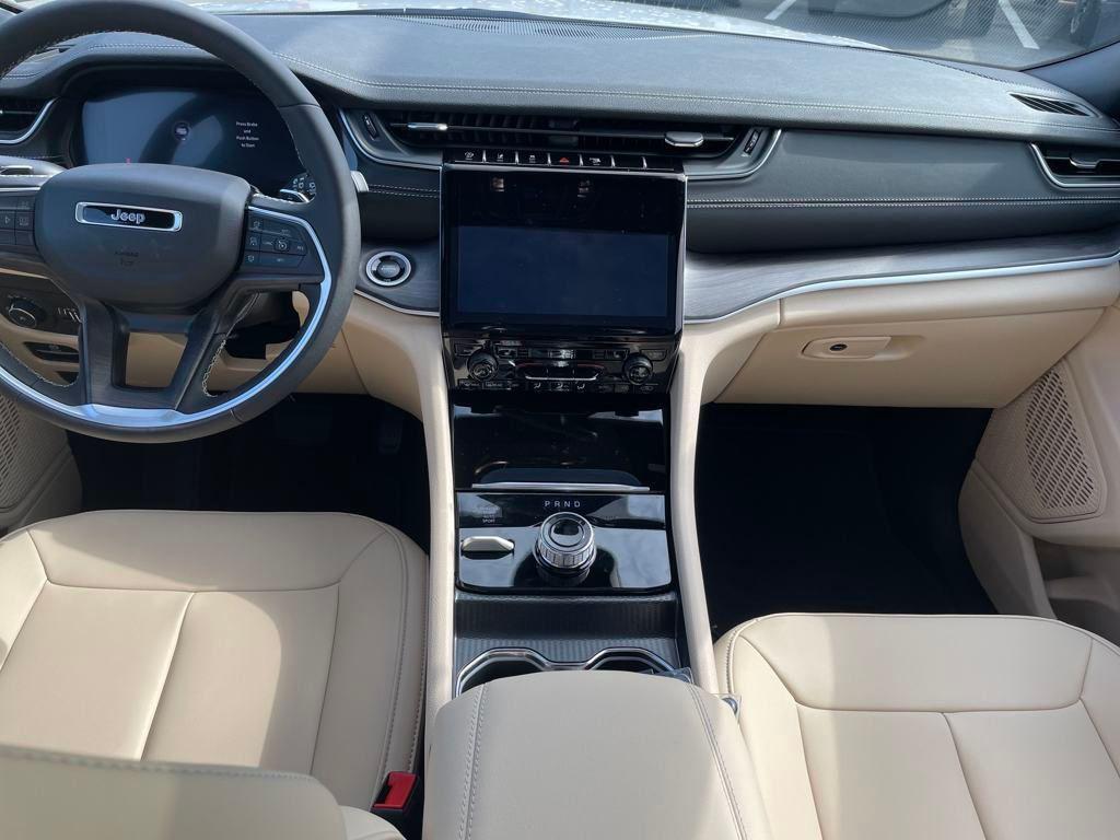 new 2025 Jeep Grand Cherokee car, priced at $41,700