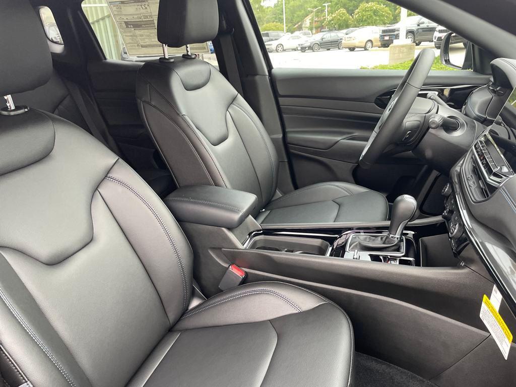 new 2025 Jeep Compass car, priced at $29,800