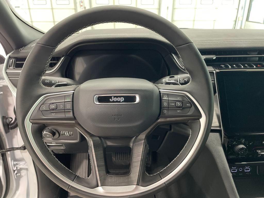 new 2025 Jeep Grand Cherokee car, priced at $41,900