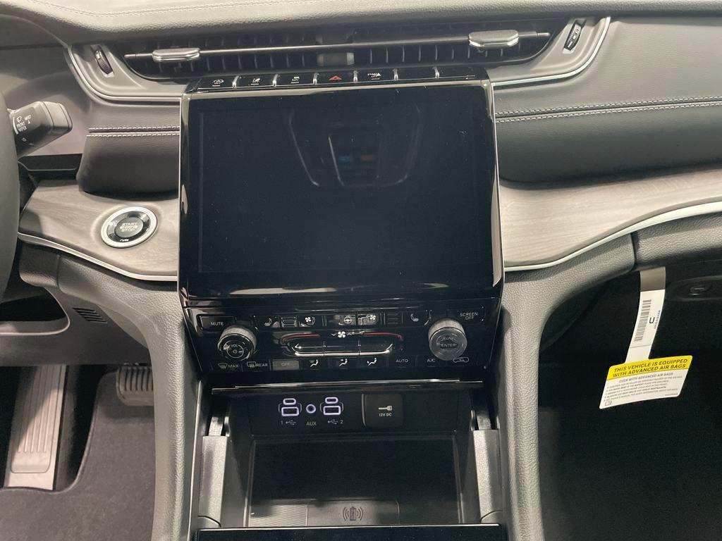 new 2025 Jeep Grand Cherokee car, priced at $41,900
