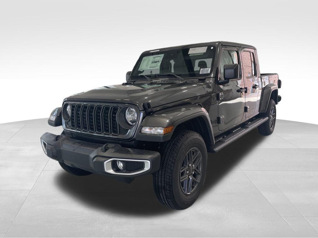 used 2024 Jeep Gladiator car, priced at $35,200
