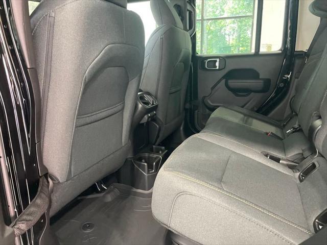 new 2025 Jeep Gladiator car, priced at $41,900