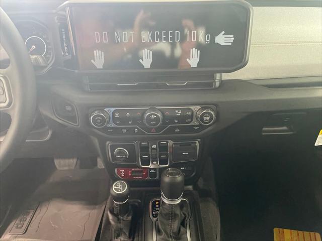 new 2025 Jeep Gladiator car, priced at $41,900