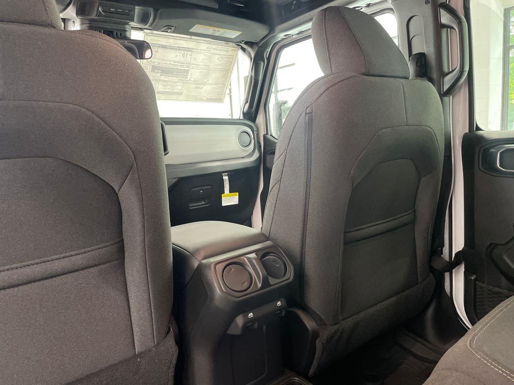 new 2025 Jeep Gladiator car, priced at $39,800