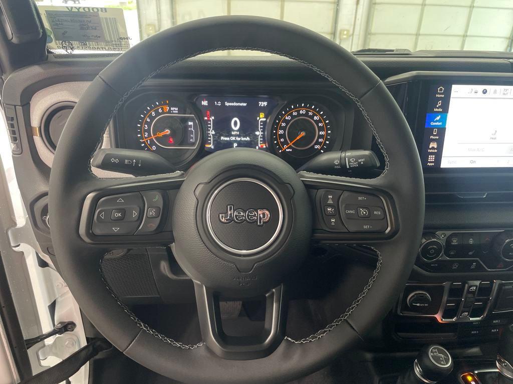 new 2025 Jeep Gladiator car, priced at $39,800