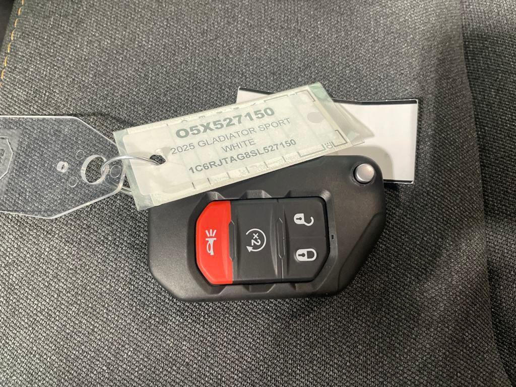 new 2025 Jeep Gladiator car, priced at $39,800