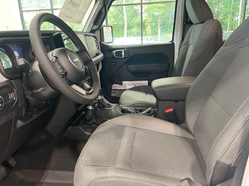 new 2025 Jeep Gladiator car, priced at $39,800