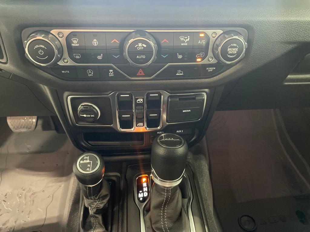 new 2025 Jeep Gladiator car, priced at $39,800