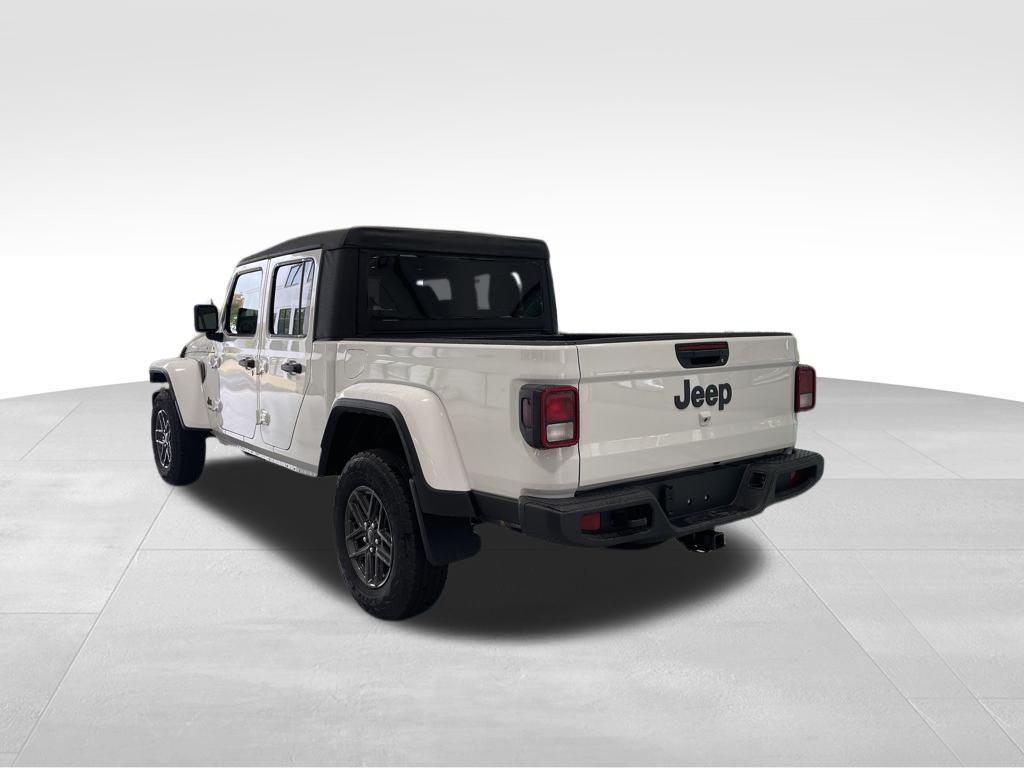 new 2025 Jeep Gladiator car, priced at $39,800