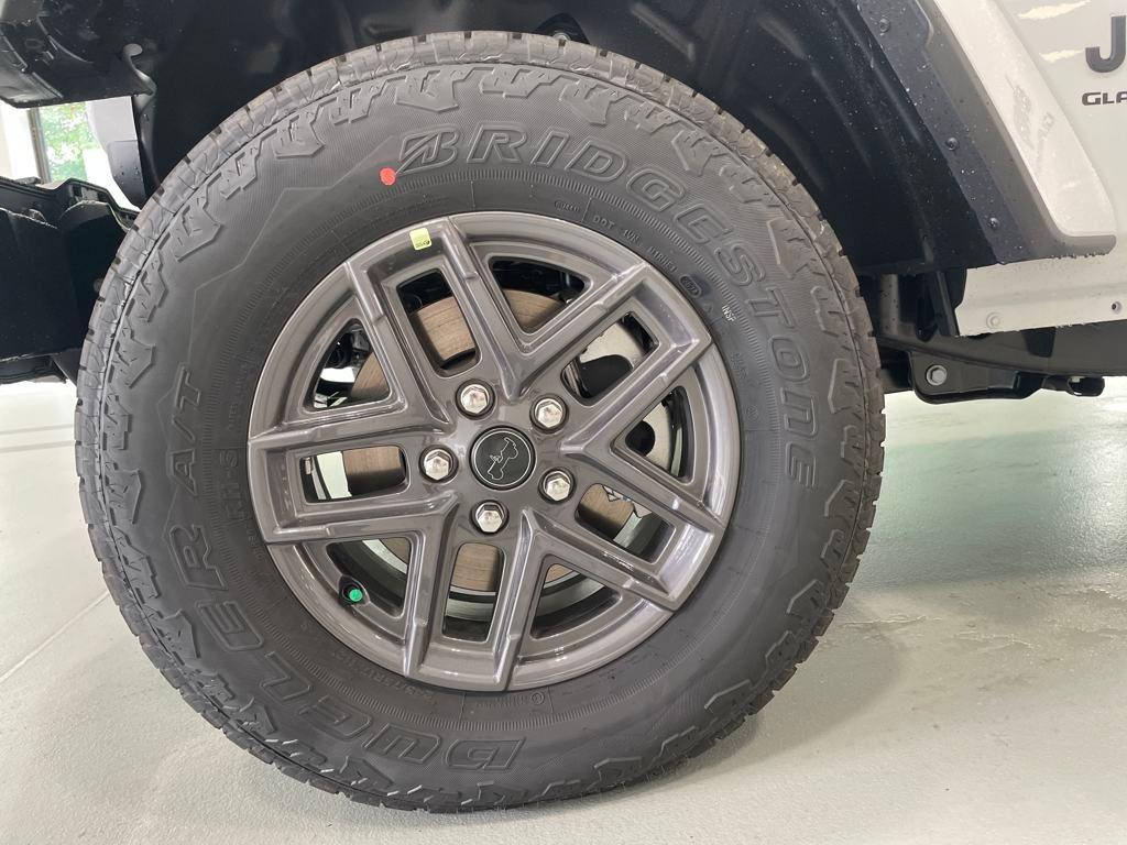 new 2025 Jeep Gladiator car, priced at $39,800