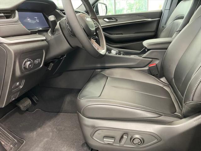 new 2025 Jeep Grand Cherokee car, priced at $41,900