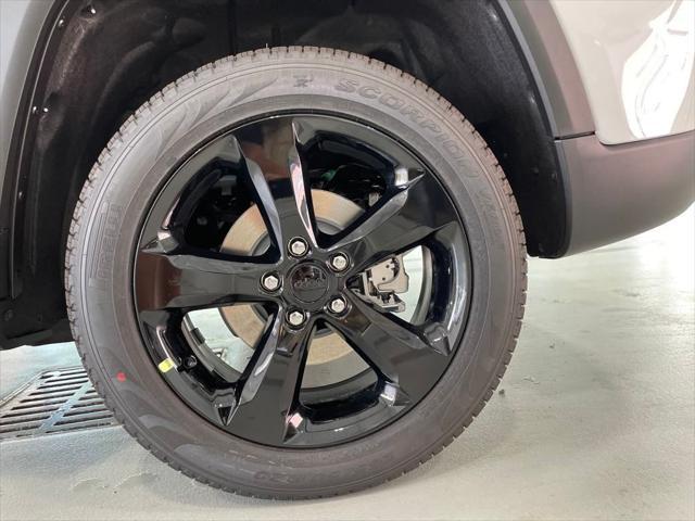 new 2025 Jeep Grand Cherokee car, priced at $41,900