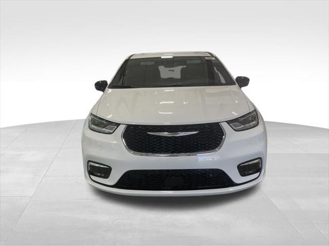 new 2025 Chrysler Pacifica car, priced at $36,450