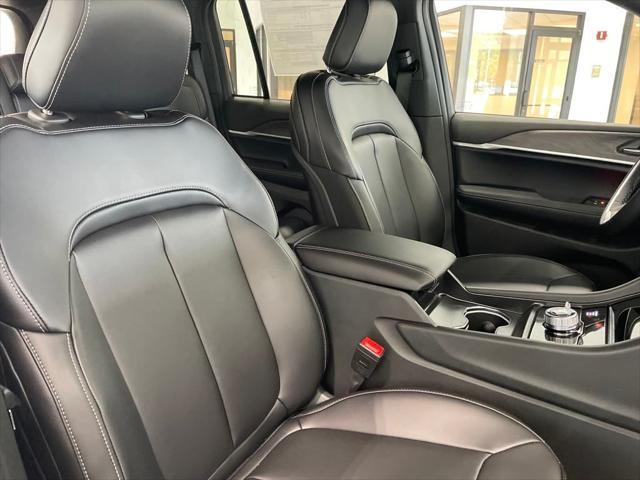 new 2025 Jeep Grand Cherokee car, priced at $40,500