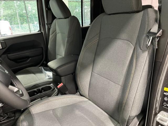 new 2025 Jeep Gladiator car, priced at $38,500