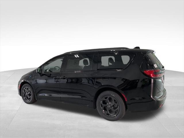 new 2025 Chrysler Pacifica Hybrid car, priced at $43,976