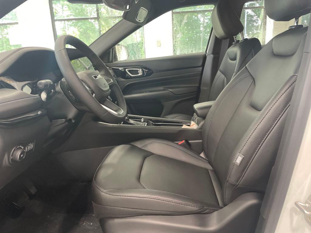 new 2025 Jeep Compass car, priced at $28,900