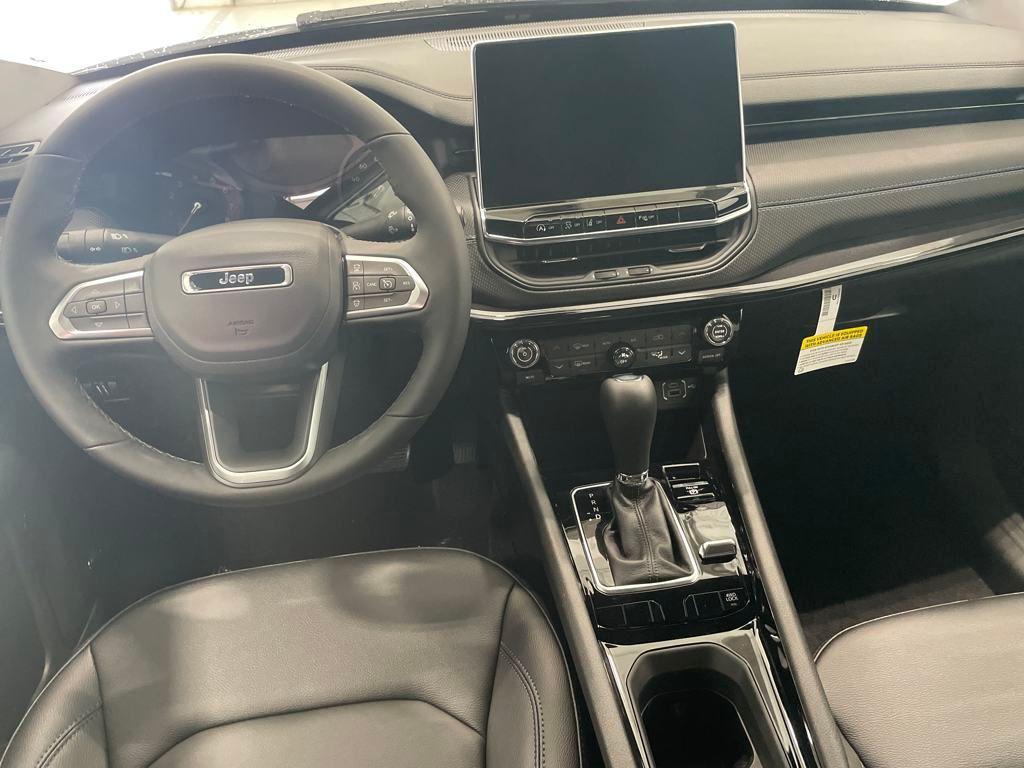 new 2025 Jeep Compass car, priced at $28,900