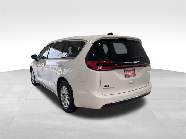 new 2025 Chrysler Pacifica car, priced at $45,238