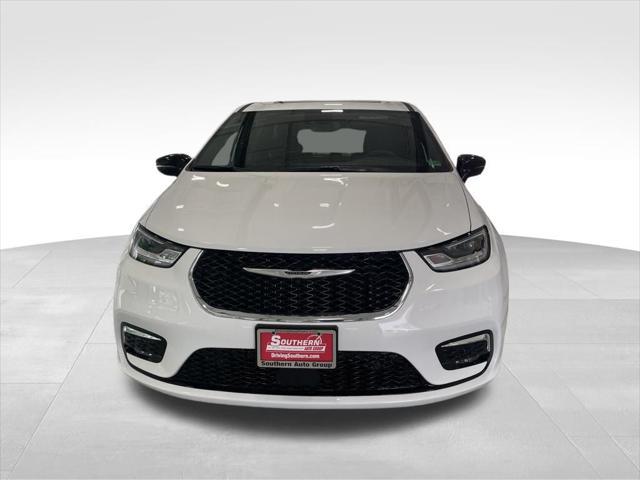 new 2025 Chrysler Pacifica car, priced at $45,238