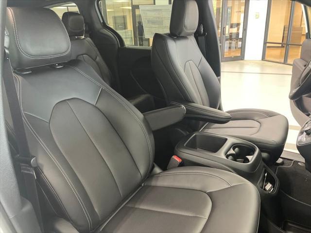 new 2025 Chrysler Pacifica car, priced at $45,238
